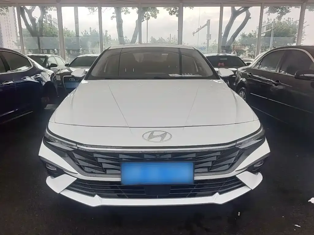 Hyundai Elantra — фото 8