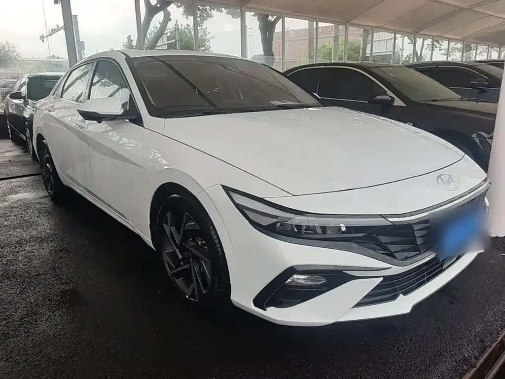 Hyundai Elantra — фото 7