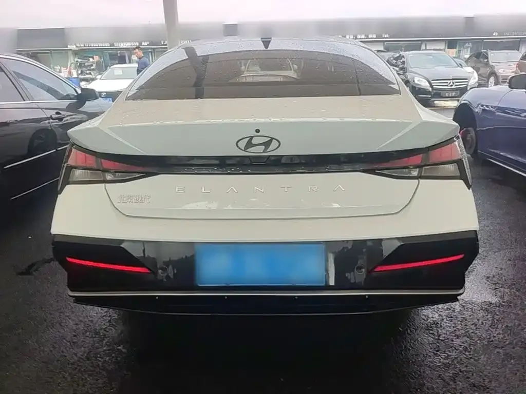 Hyundai Elantra — фото 10