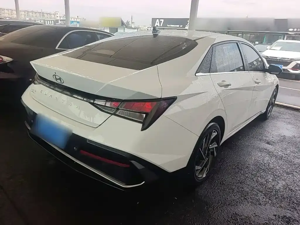 Hyundai Elantra — фото 3