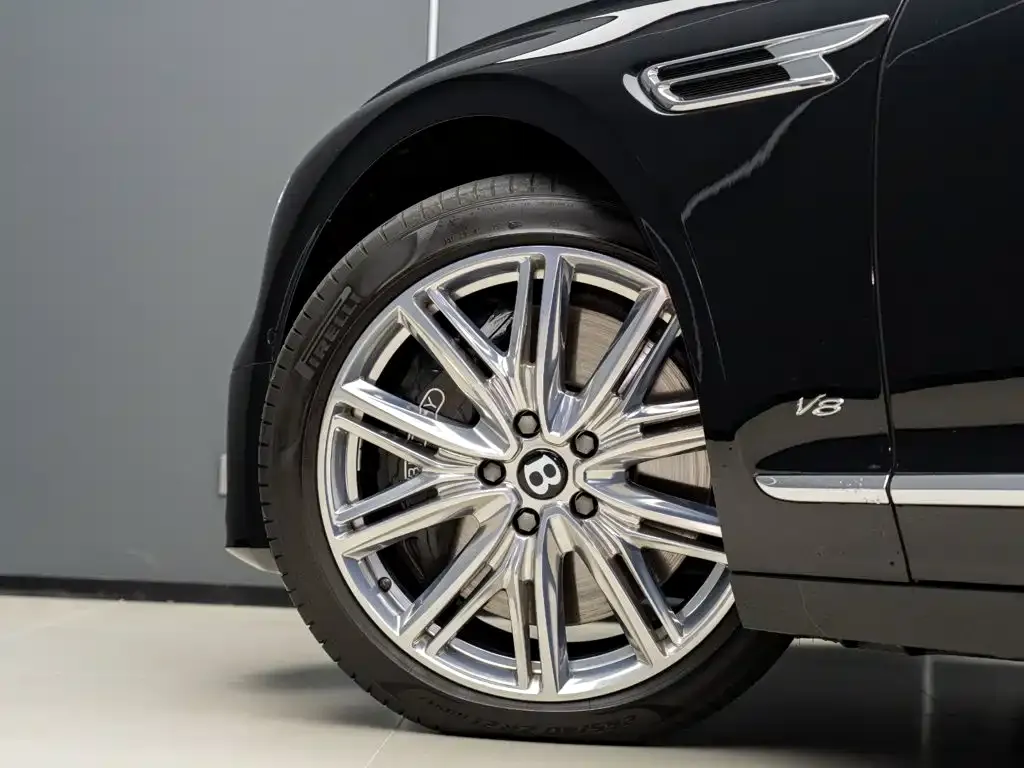 Bentley Flying Spur — фото 9