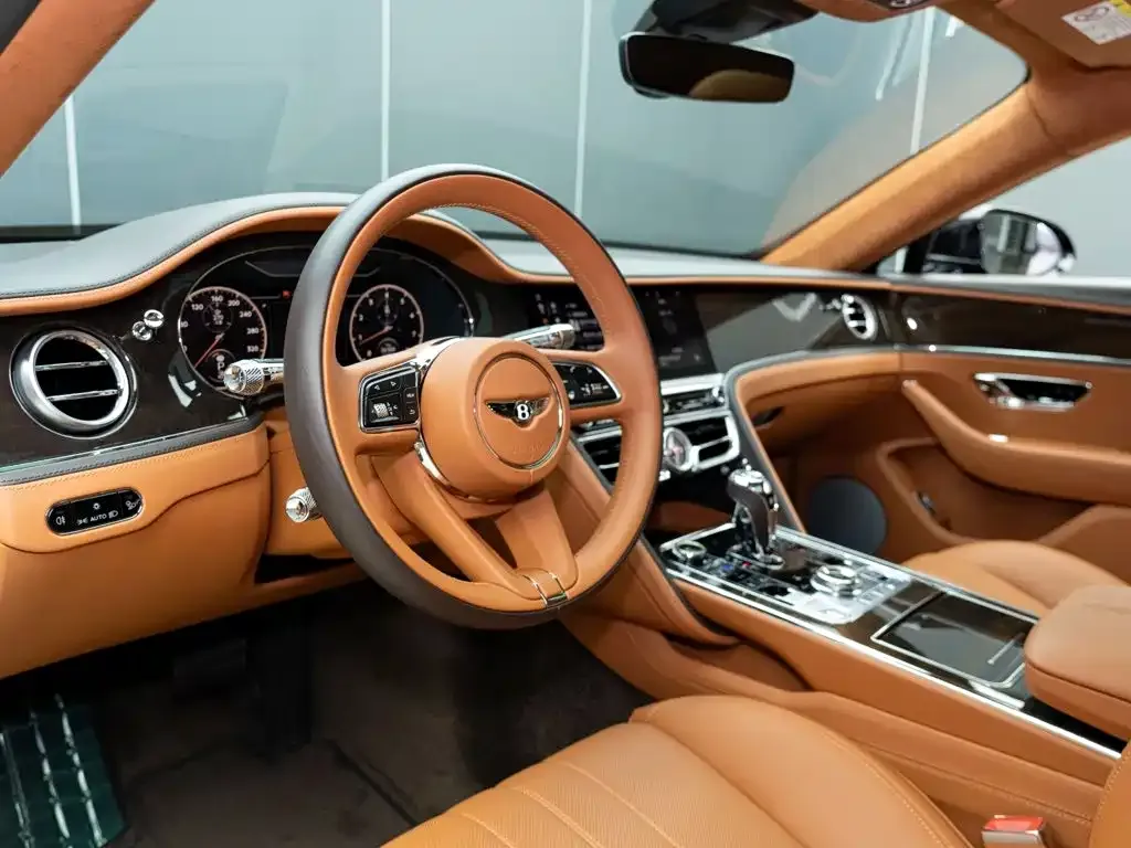 Bentley Flying Spur — фото 10