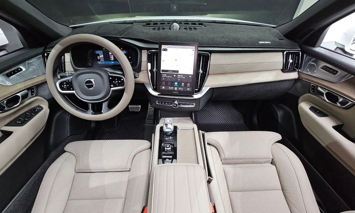 Volvo XC90 — фото 10