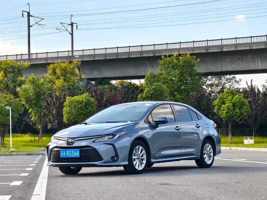 Toyota Corolla — фото 1