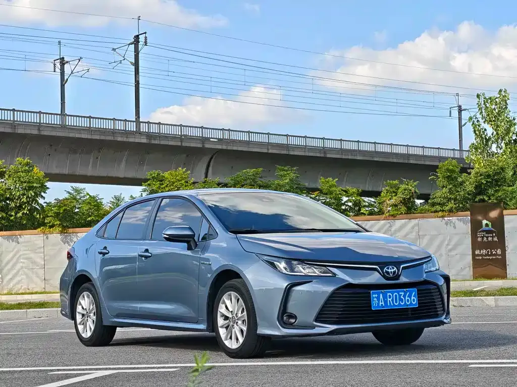 Toyota Corolla — фото 5