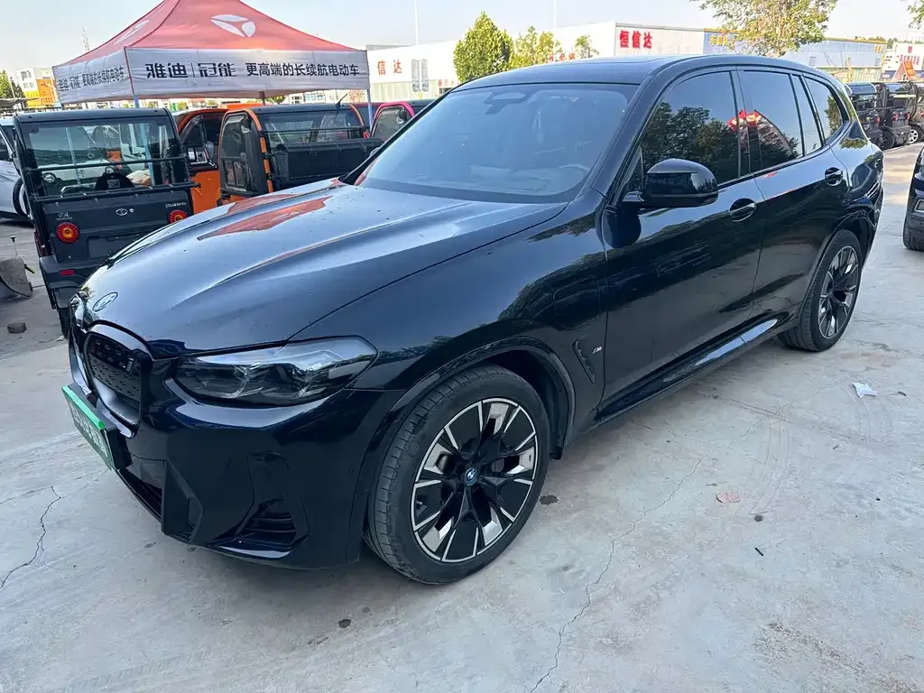 BMW iX3 — фото 1