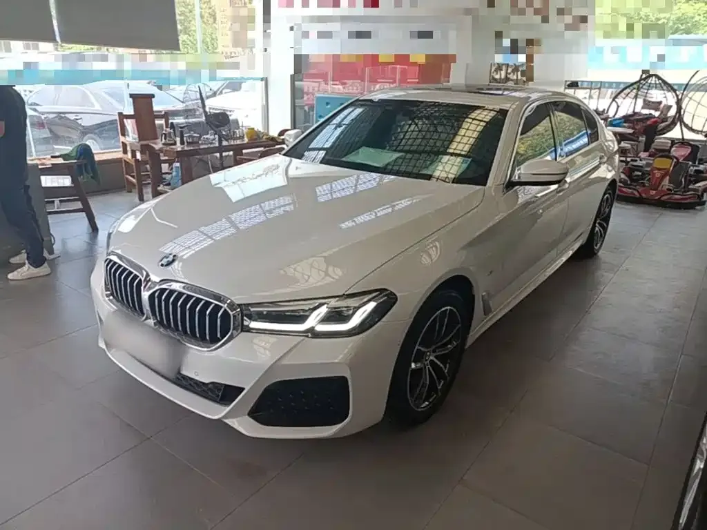 BMW 5 Series — фото 1