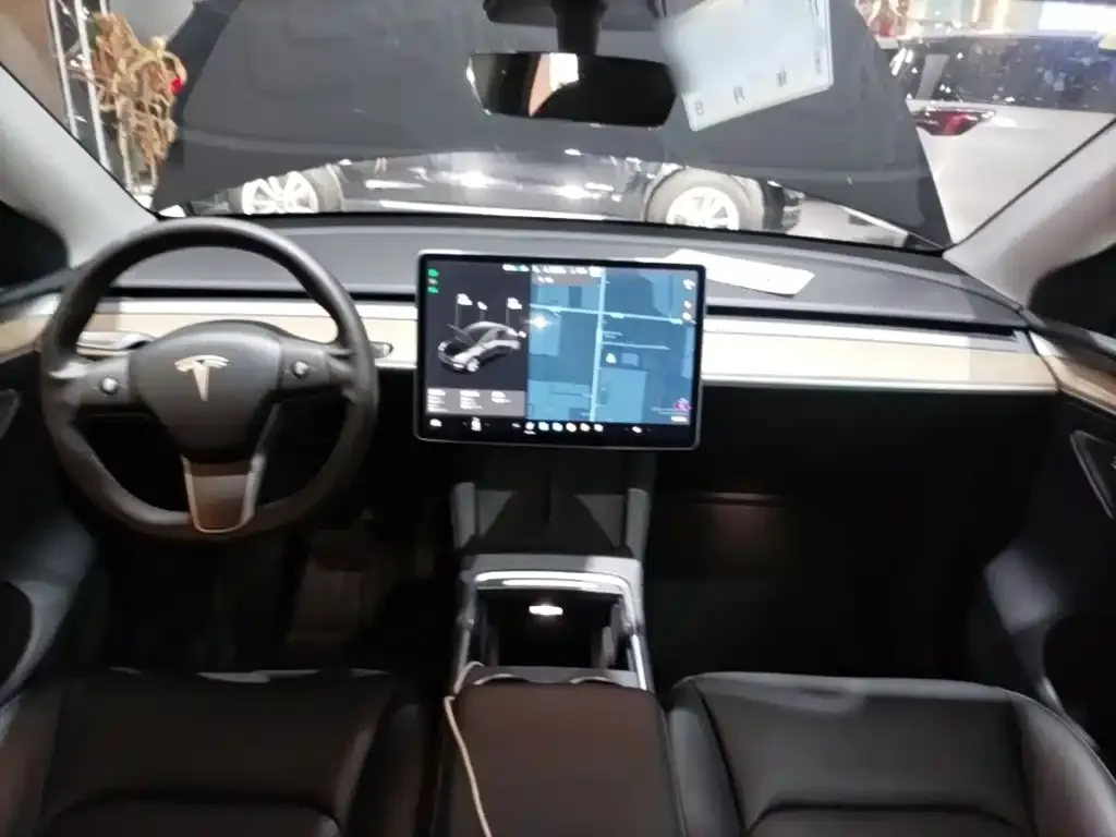 Tesla Model Y — фото 7