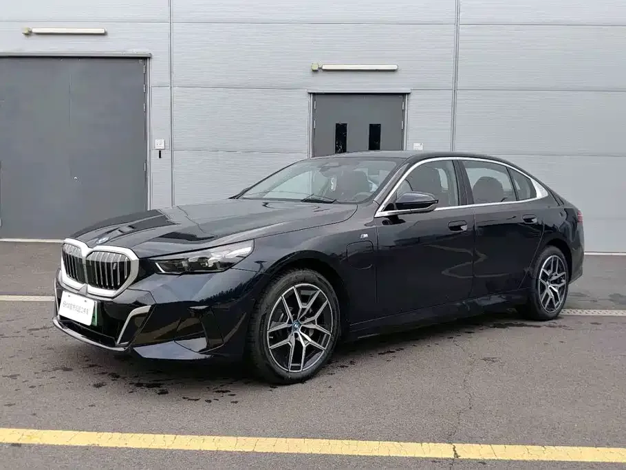 BMW i5 — фото 1