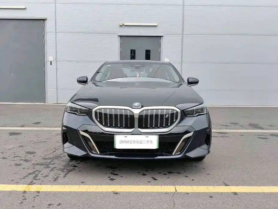 BMW i5 — фото 2