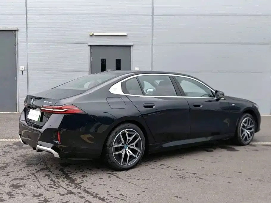 BMW i5 — фото 5