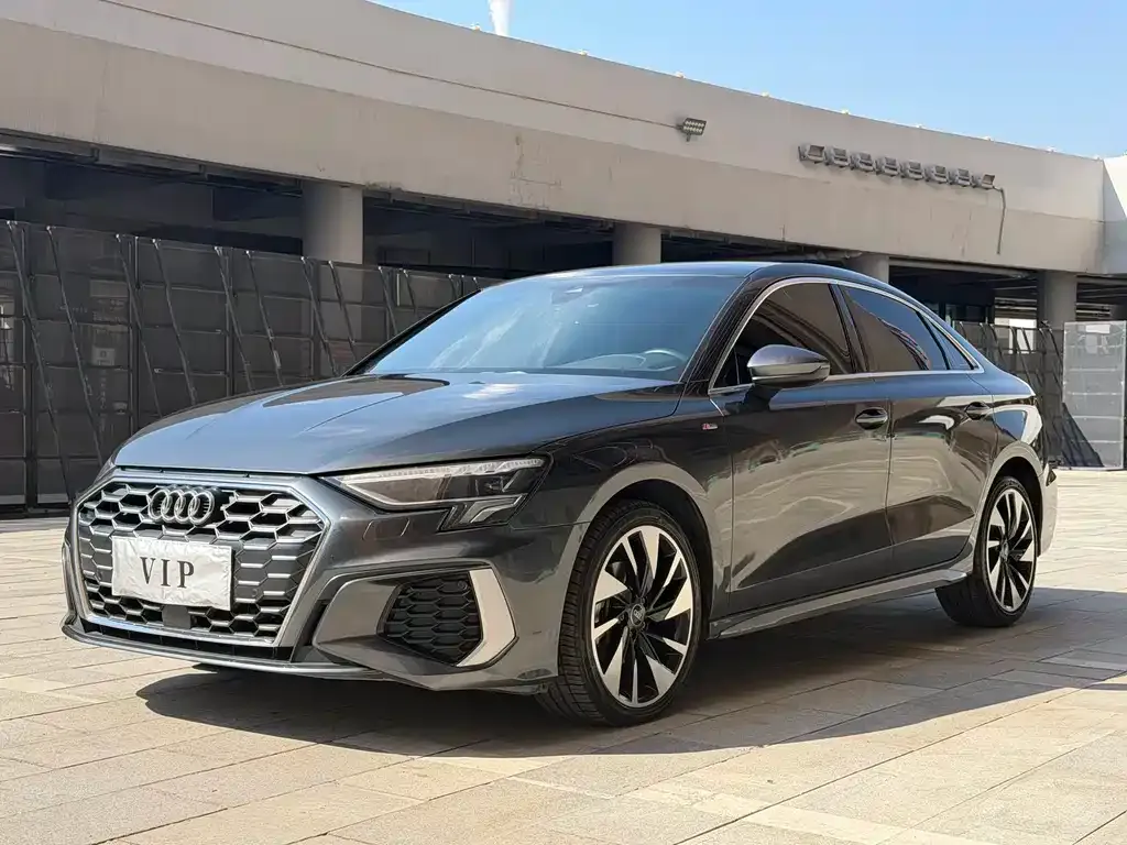 Audi A3 — фото 1