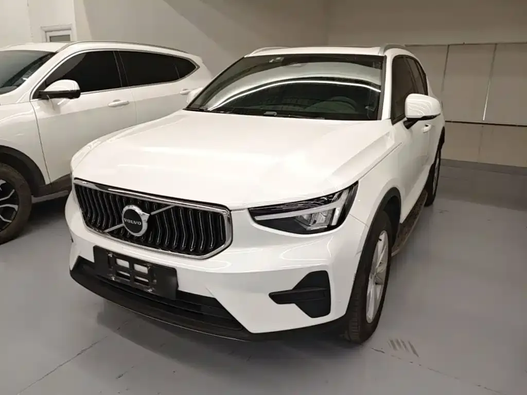 Volvo XC40 — фото 1