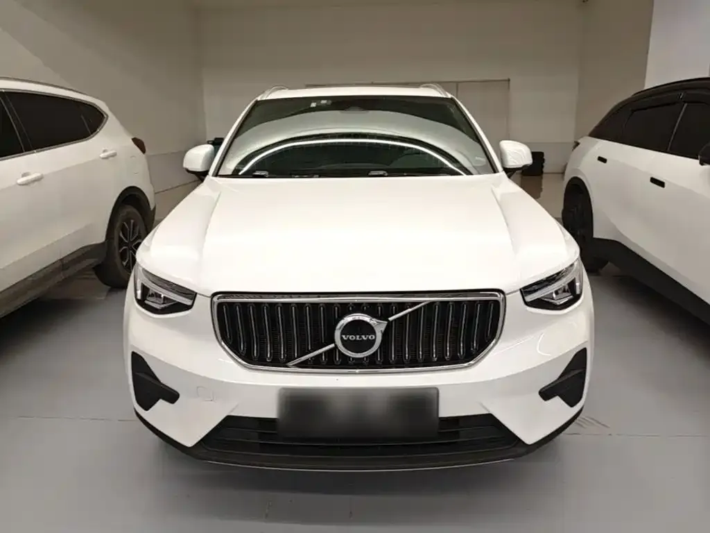 Volvo XC40 — фото 8
