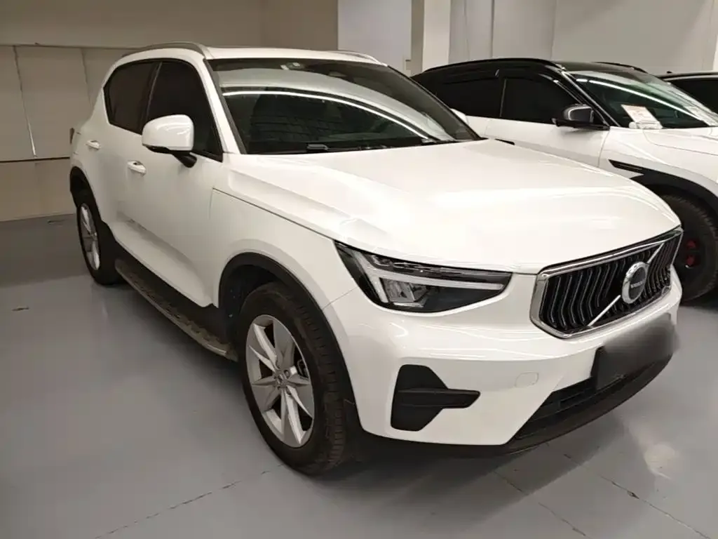 Volvo XC40 — фото 3