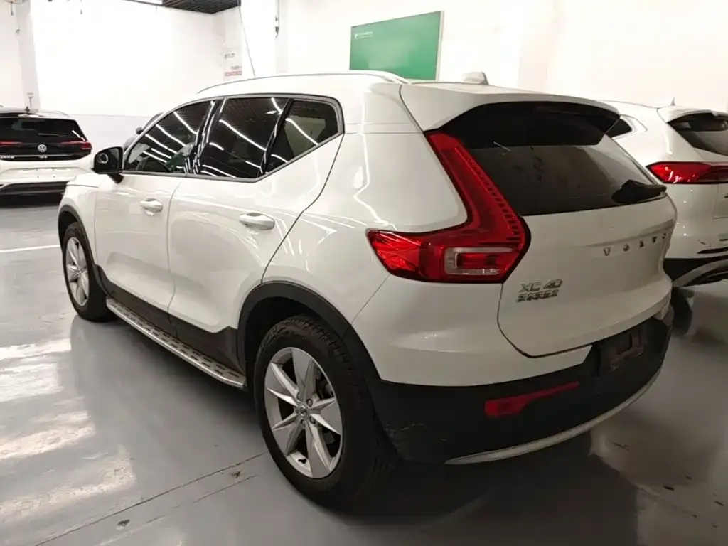 Volvo XC40 — фото 5