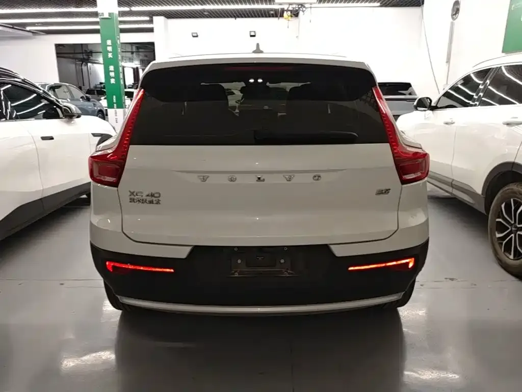 Volvo XC40 — фото 6