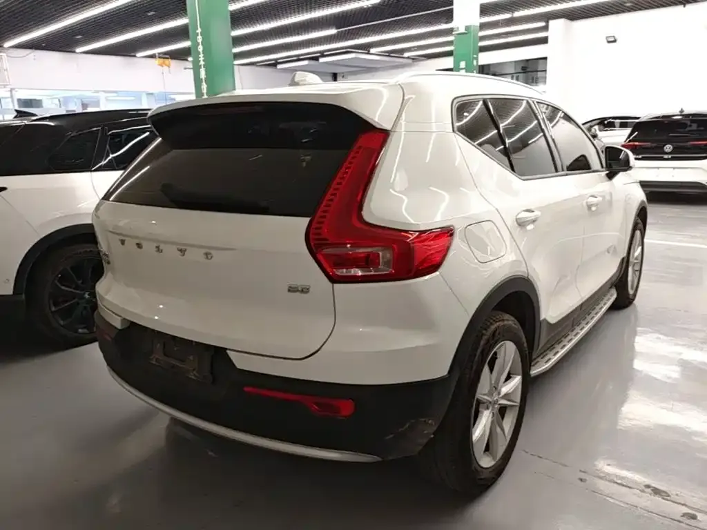 Volvo XC40 — фото 4