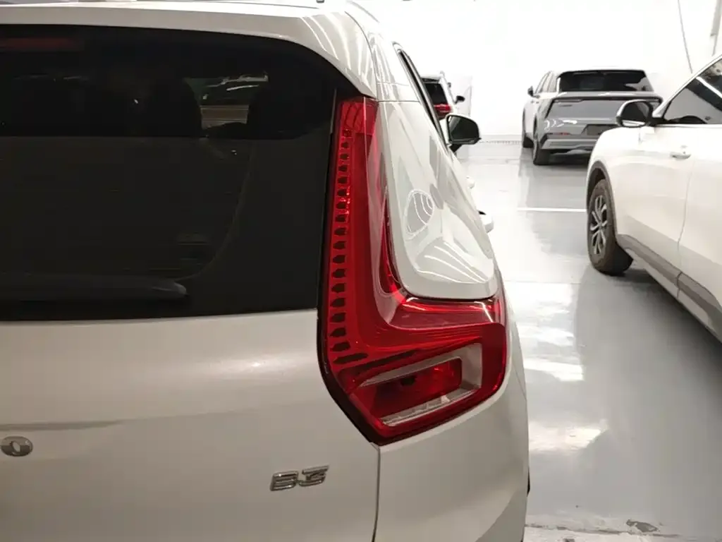 Volvo XC40 — фото 9