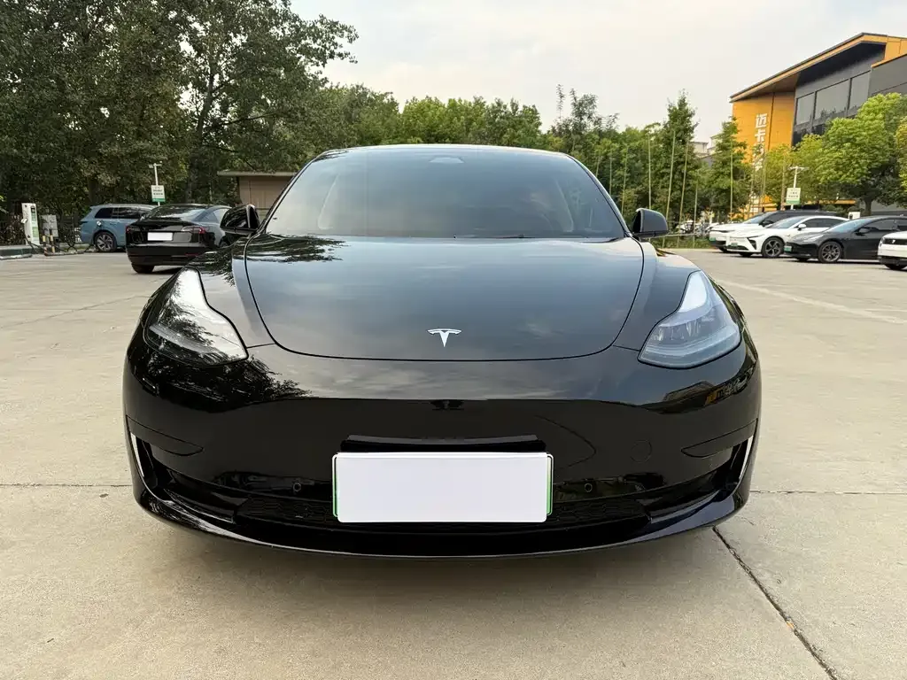 Tesla Model 3 — фото 10