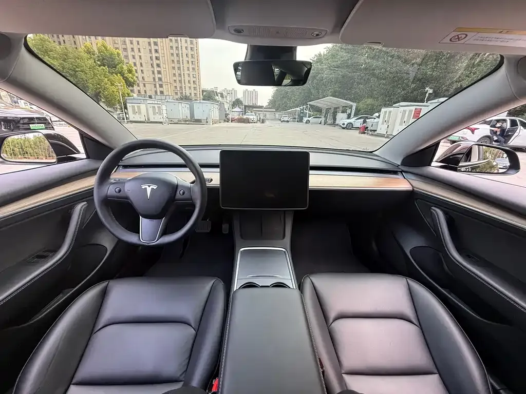 Tesla Model 3 — фото 7