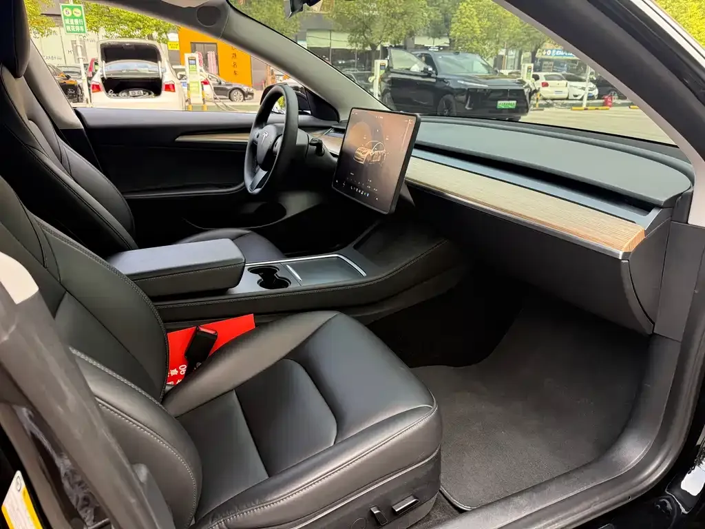 Tesla Model 3 — фото 9