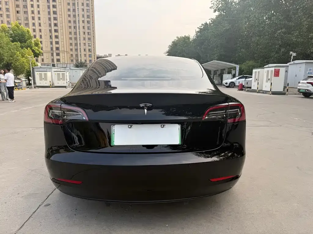 Tesla Model 3 — фото 5