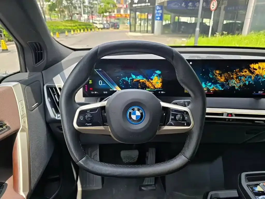 BMW iX — фото 2