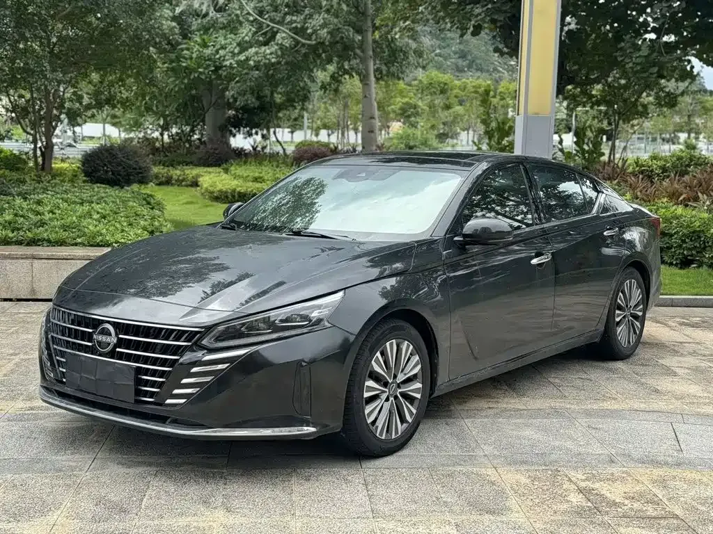 Nissan Teana — фото 1