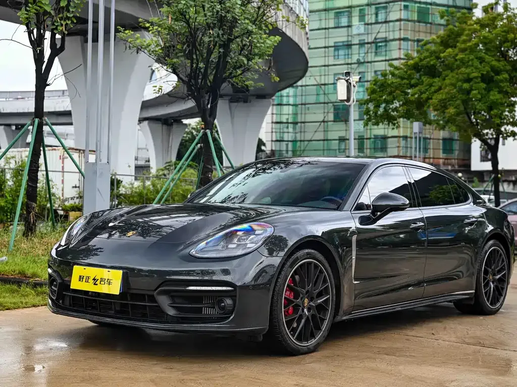 Porsche Panamera — фото 1