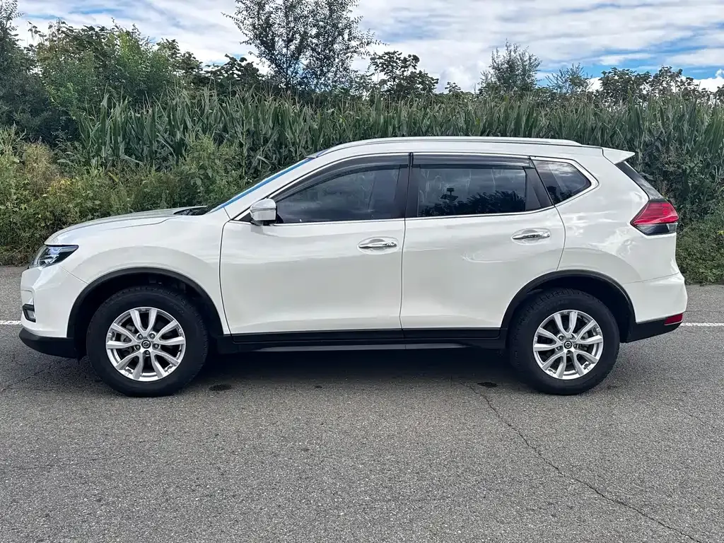 Nissan X-Trail — фото 10