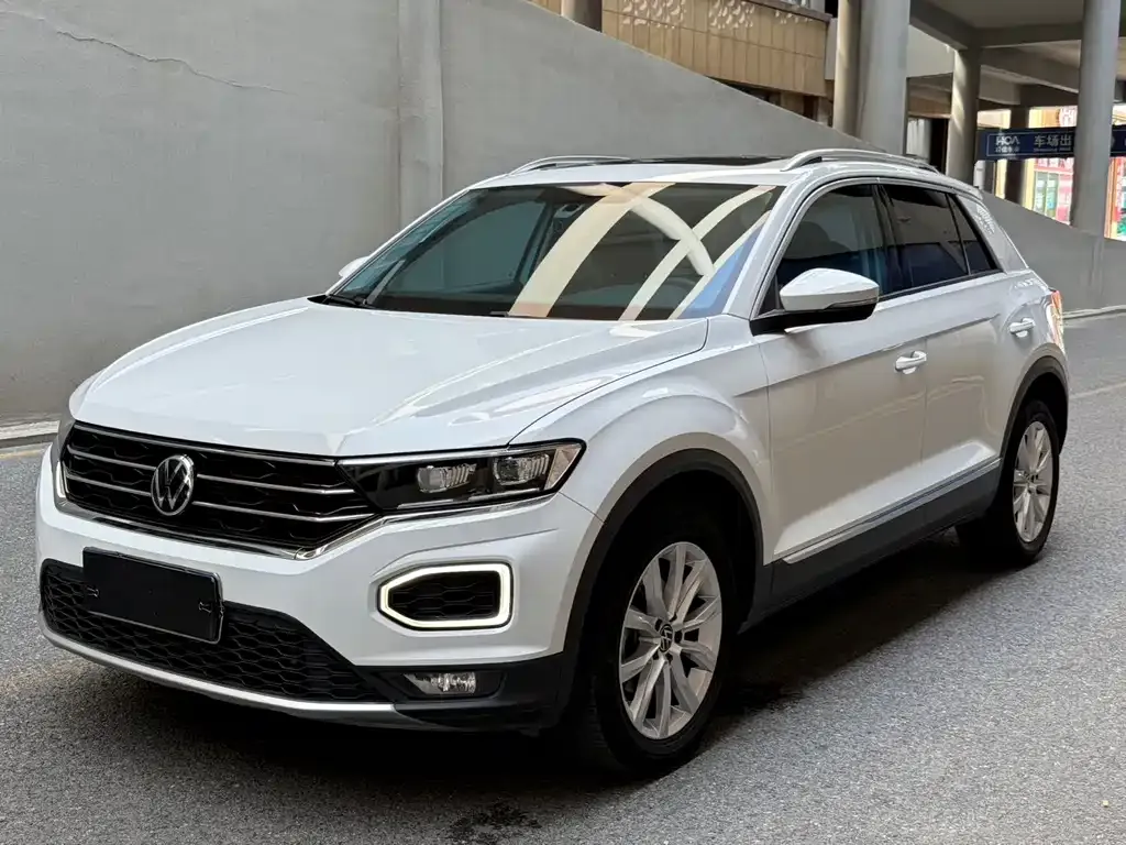 Volkswagen T-Roc — фото 1