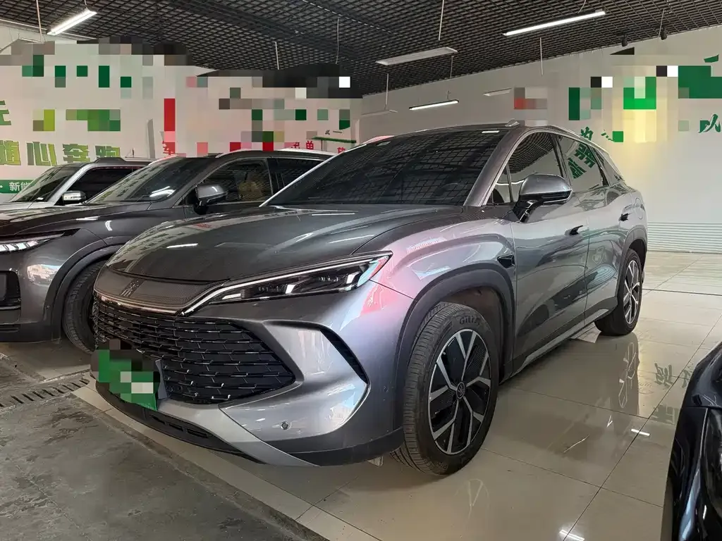 BYD L DM-i — фото 1