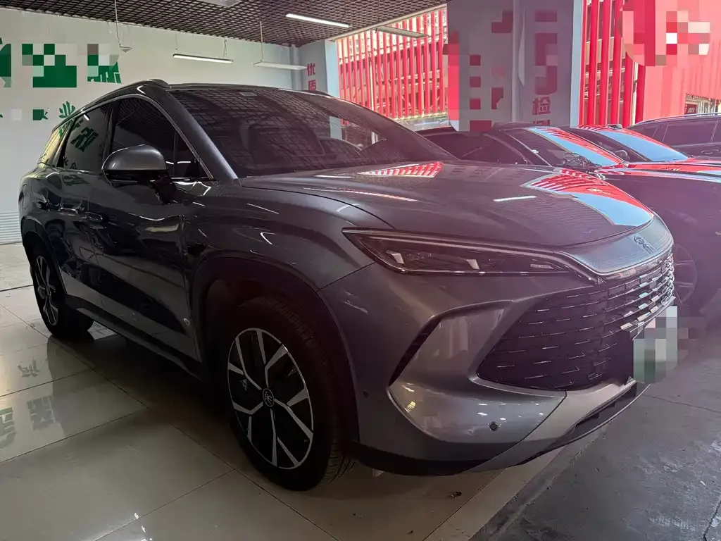 BYD L DM-i — фото 9