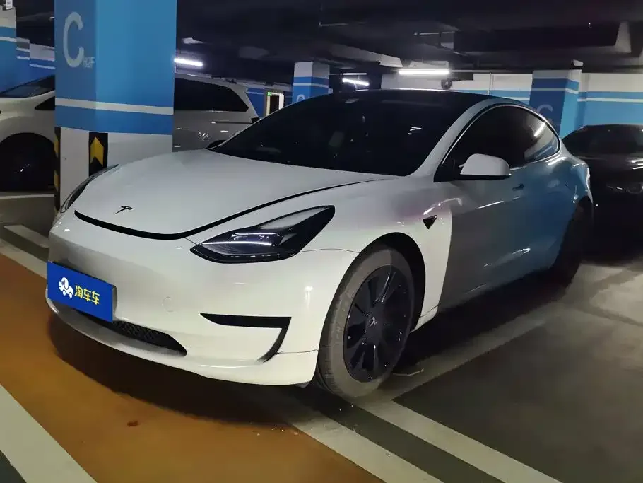 Tesla Model 3 — фото 1