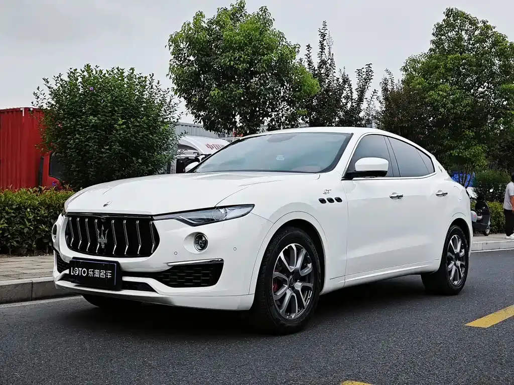 Maserati Levante — фото 1