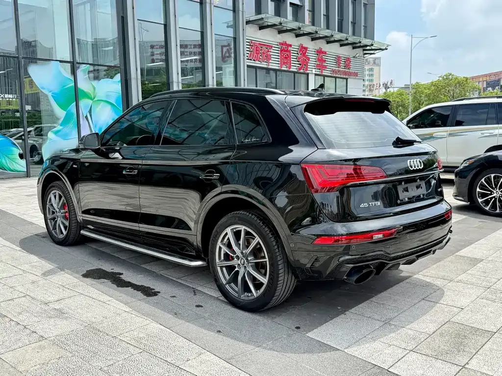 Audi Q5L — фото 5