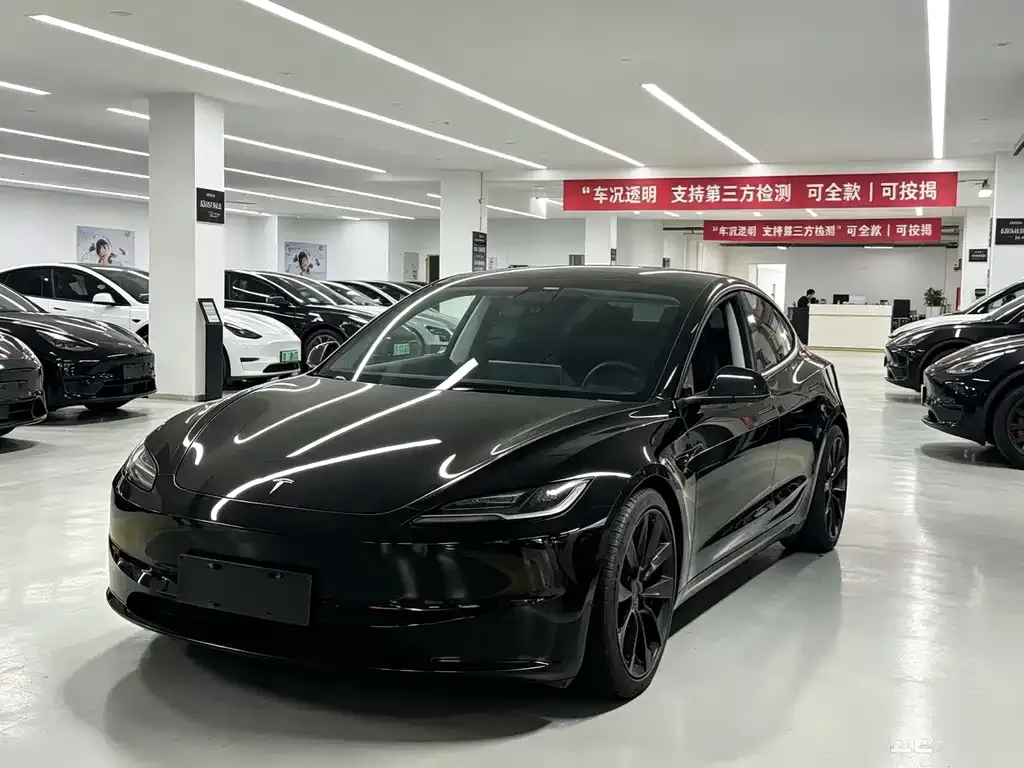 Tesla Model 3 — фото 1