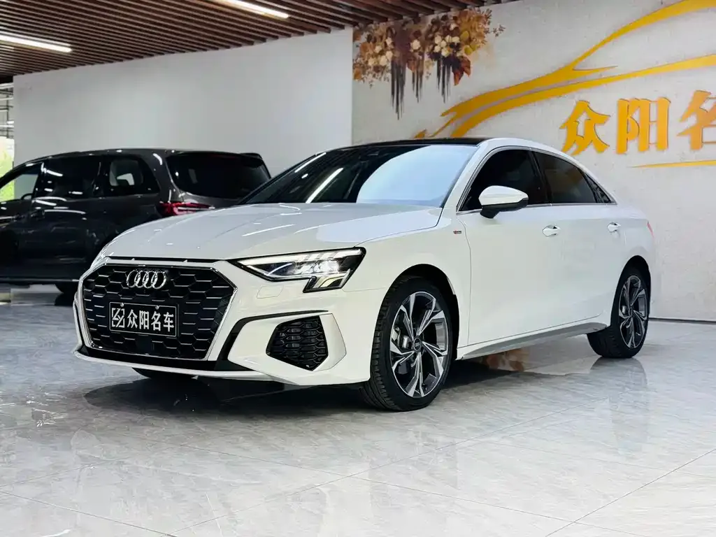 Audi A3 — фото 1