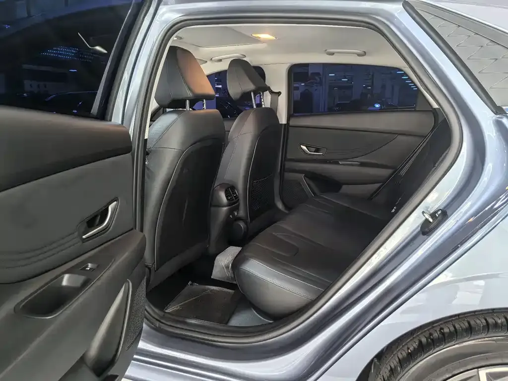 Hyundai Elantra — фото 4