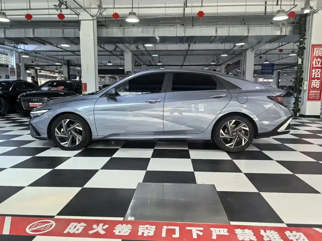 Hyundai Elantra — фото 3