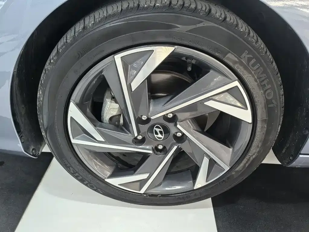 Hyundai Elantra — фото 10