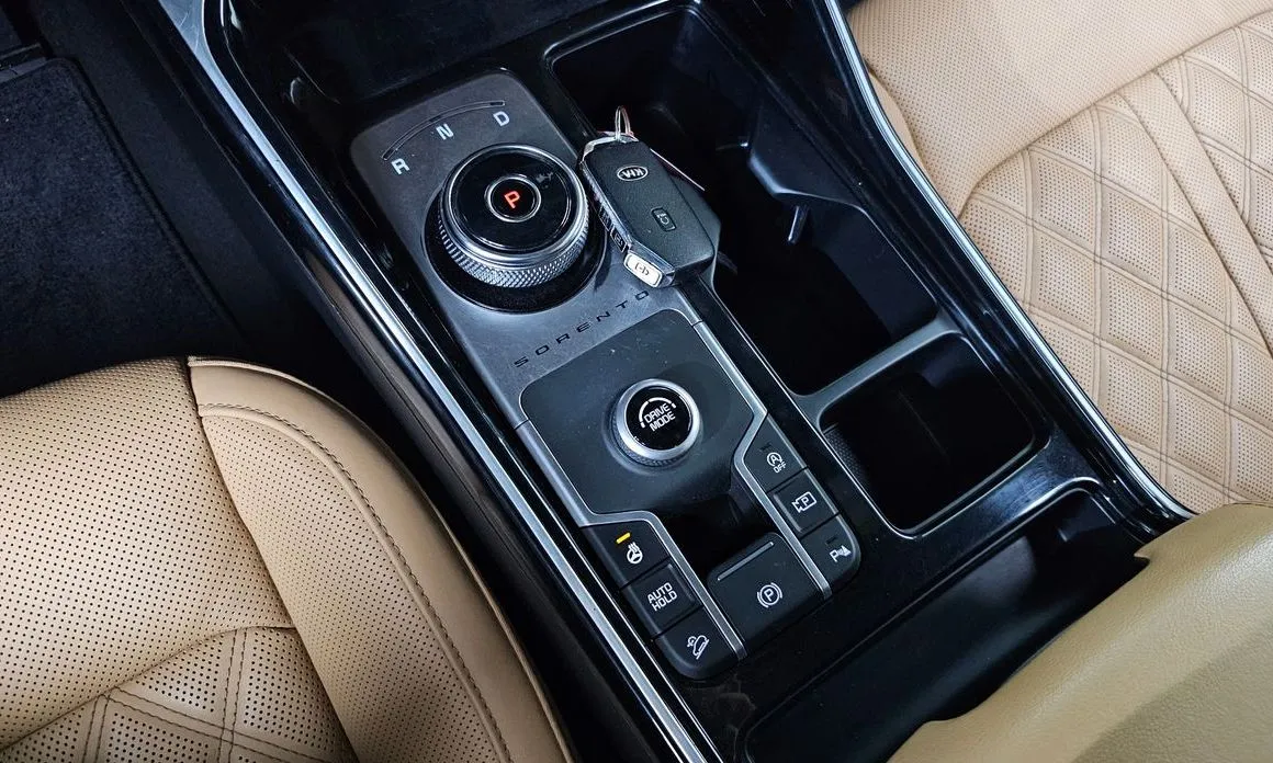 Kia Sorento — фото 9