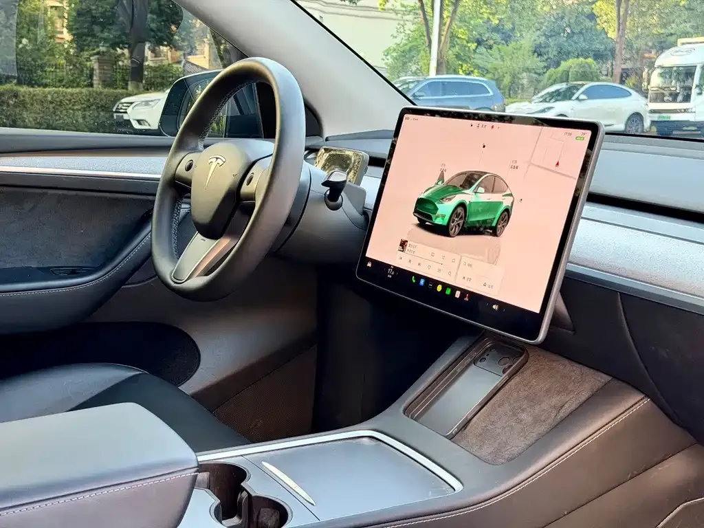 Tesla Model Y — фото 5