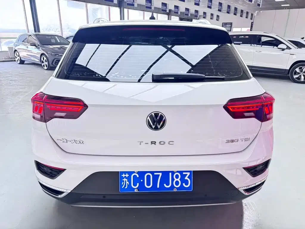Volkswagen T-Roc — фото 9