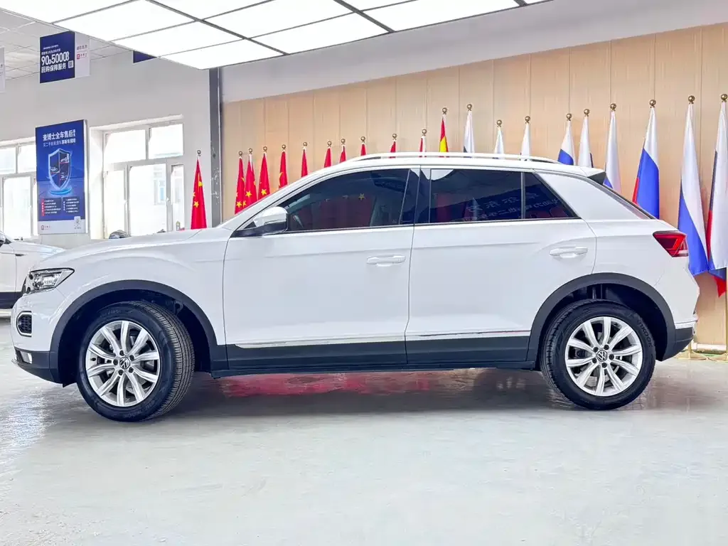 Volkswagen T-Roc — фото 8