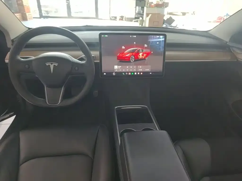 Tesla Model 3 — фото 2