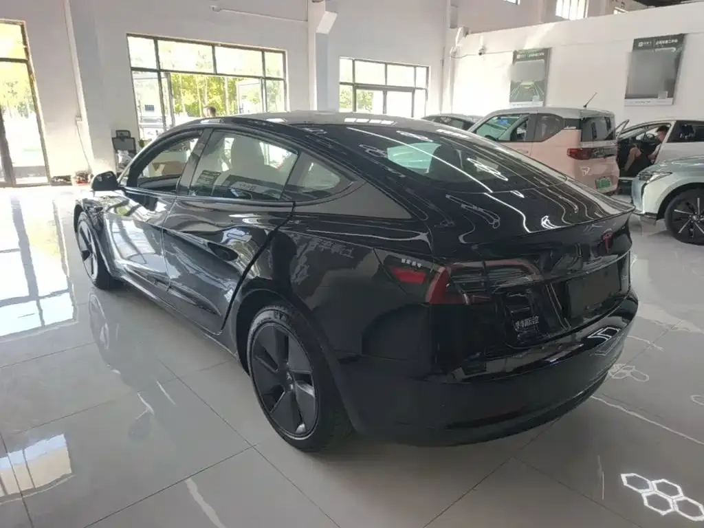 Tesla Model 3 — фото 9