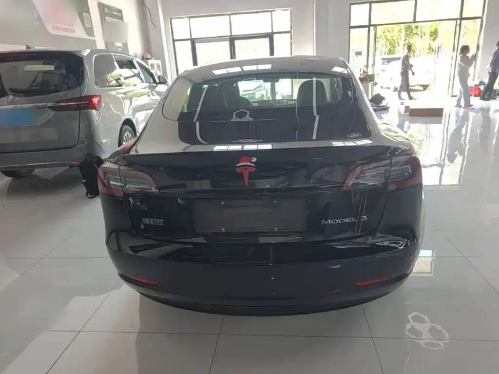 Tesla Model 3 — фото 8