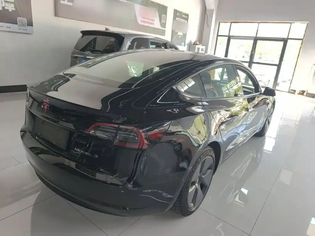Tesla Model 3 — фото 3